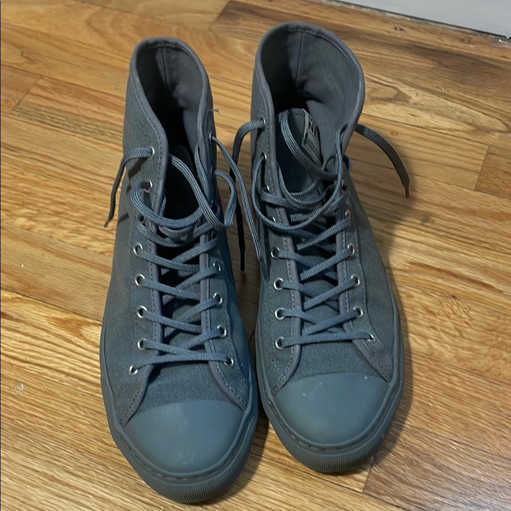 Mens sneakers 11. Nothing New.